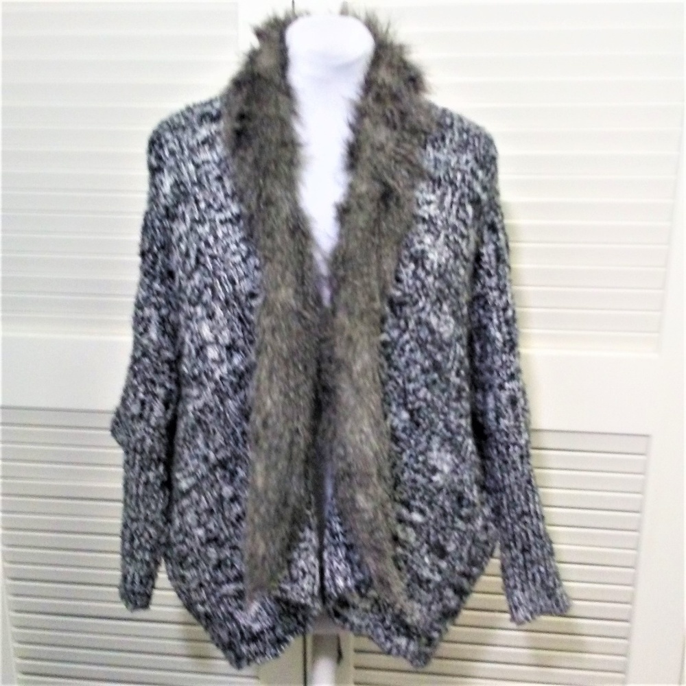 XOXO Cardigan Sweater Chunky Knit Faux Fur Hi Low with Braid Detail Womens Large